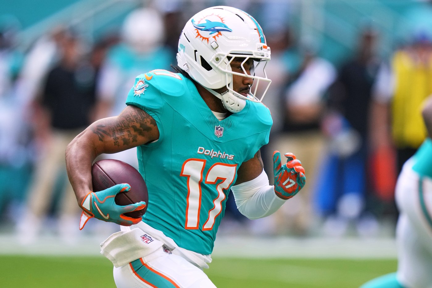 Broncos get star wide receiver Jaylen Waddle from Dolphins in a blockbuster trade, AP sources say | iNFOnews.ca Broncos get star wide receiver Jaylen Waddle from Dolphins in a blockbuster trade, AP sources say | iNFOnews.ca