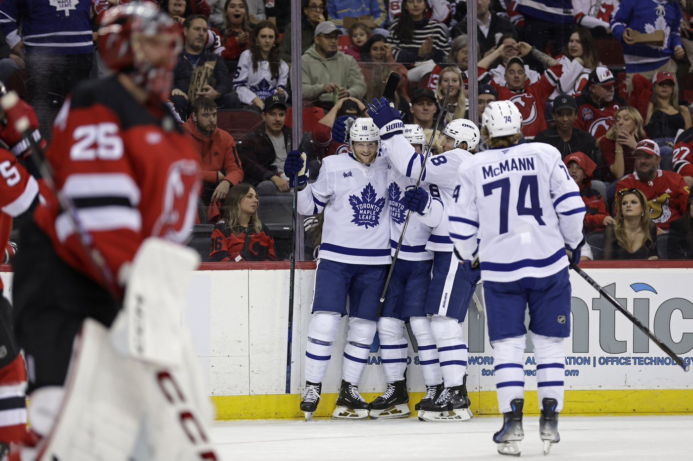 Lorentz and Hildeby lead the Maple Leafs to 4-2 win over the Devils | iNFOnews.ca