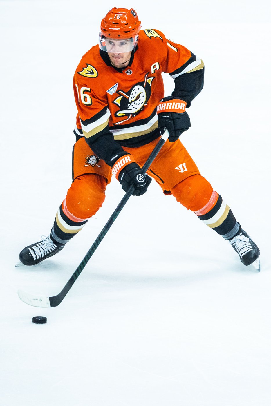 Flames send Nazem Kadri back to Avalanche where he won the Stanley Cup in 2022 | iNFOnews.ca