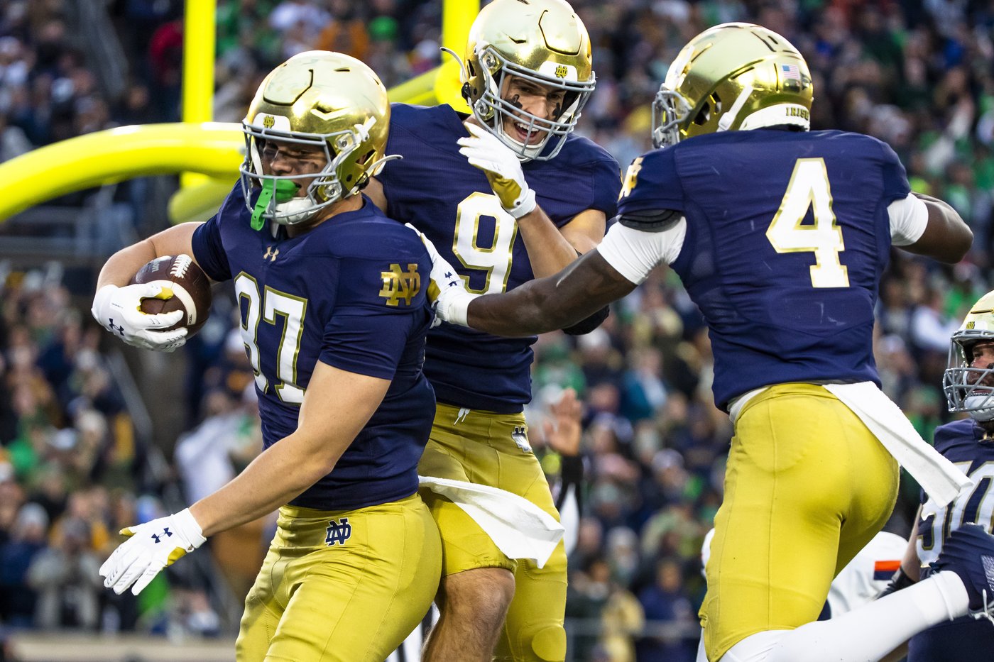 Leonard passes for 3 TDs and No. 8 Notre Dame forces 5 turnovers in a 35-14 win over Virginia | iNFOnews.ca