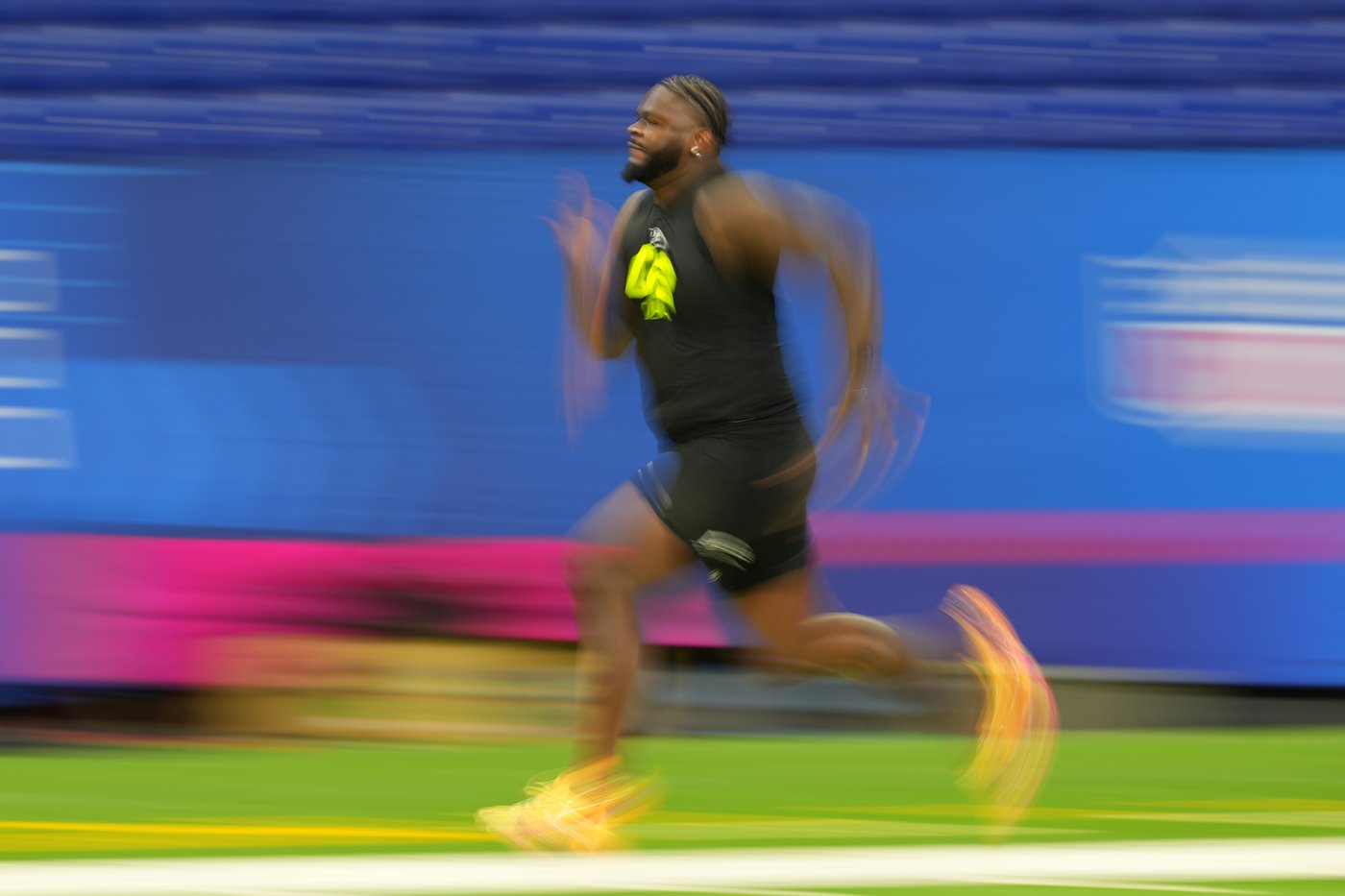 Vikings use first-round pick on Florida DT Caleb Banks, who broke his foot before the combine | iNFOnews.ca