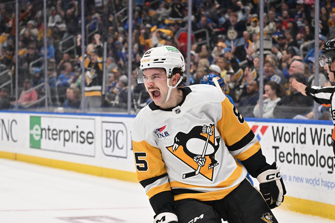 Jimmy Snuggerud scores twice, leads Blues back from 3-goal deficit to beat Penguins 7-5 | iNFOnews.ca