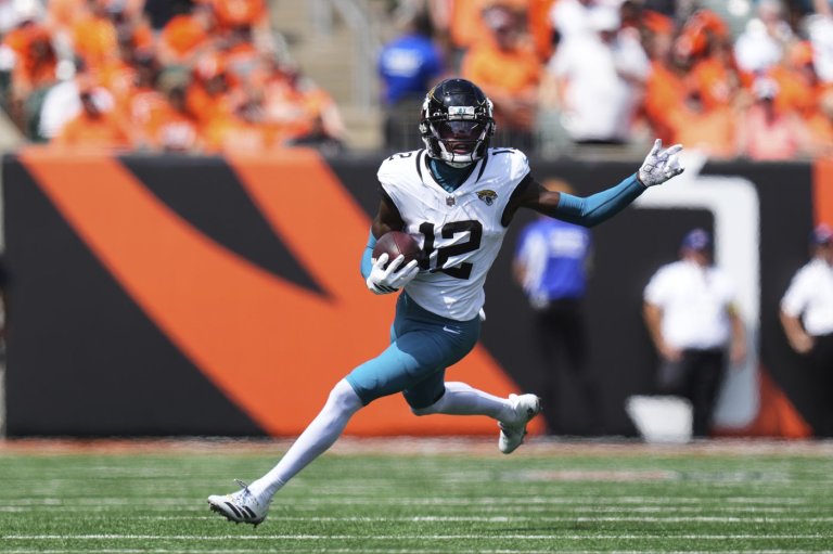 Jaguars rookie Travis Hunter sees more snaps on defense and commits key penalty in loss to Bengals | iNFOnews.ca