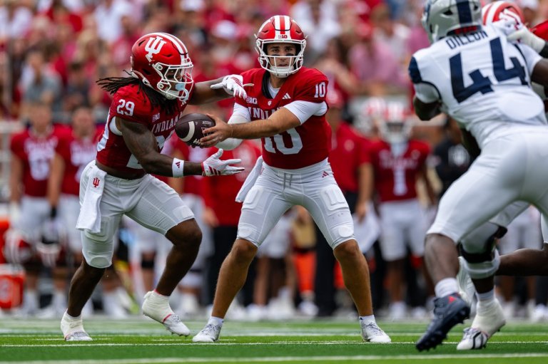 Hoover throws 4 TDs and No. 5 Indiana routs Howard 55-0 | iNFOnews.ca
