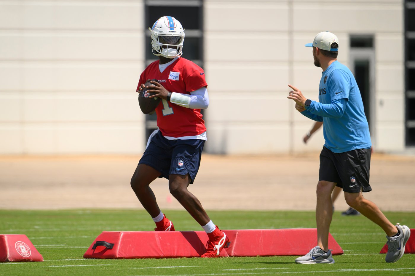 QB Cam Ward: No break before camp as Titans try to climb out of 3-14 finish | iNFOnews.ca QB Cam Ward: No break before camp as Titans try to climb out of 3-14 finish | iNFOnews.ca