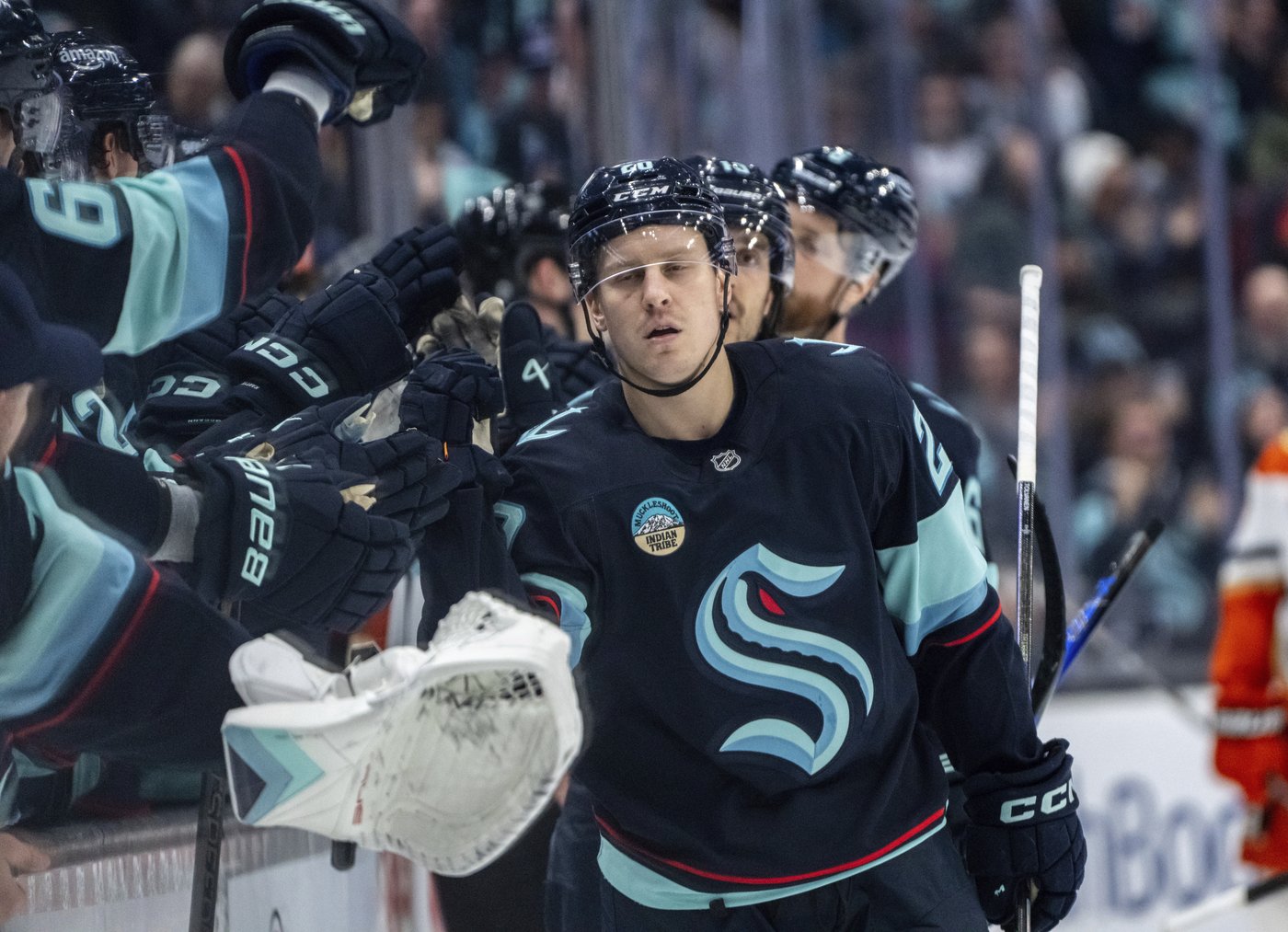 Gibson stops 42 shots as the Ducks beat the Kraken 5-2 | iNFOnews.ca
