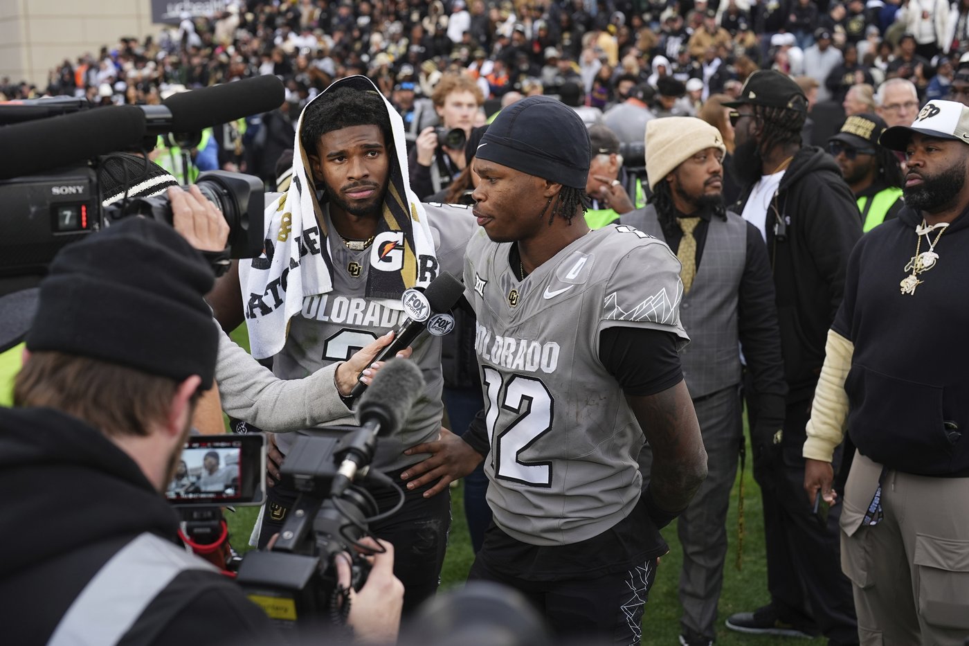 Travis Hunter improvises on reverse play as he and fellow Heisman hopeful Shedeur Sanders lift Buffs | iNFOnews.ca Travis Hunter improvises on reverse play as he and fellow Heisman hopeful Shedeur Sanders lift Buffs | iNFOnews.ca
