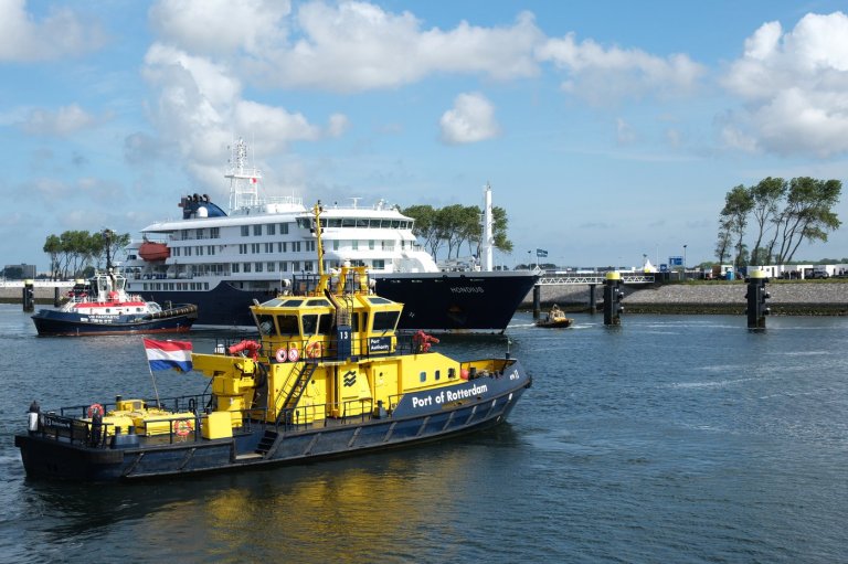Hantavirus-stricken cruise ship docks in the Netherlands for disinfection | iNFOnews.ca