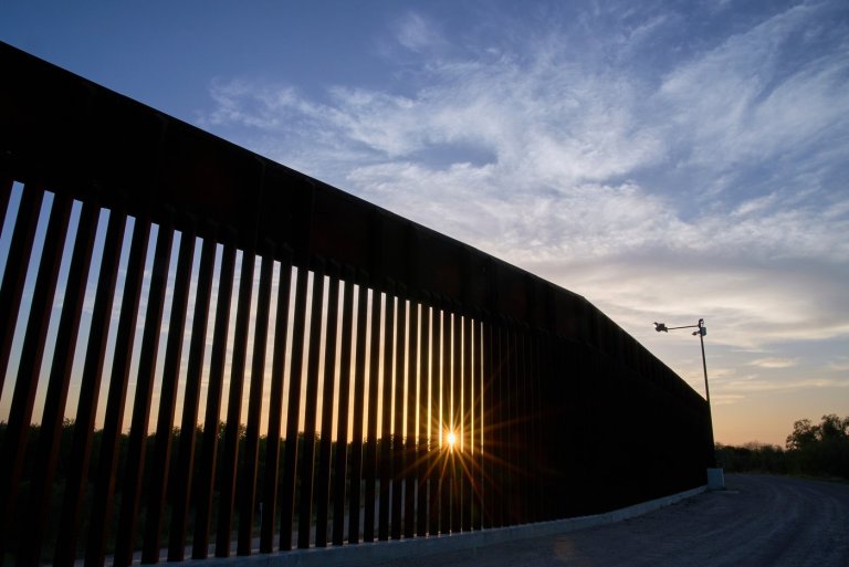 A federal judge lets DHS proceed with a border wall through a small Texas town’s levee system | iNFOnews.ca