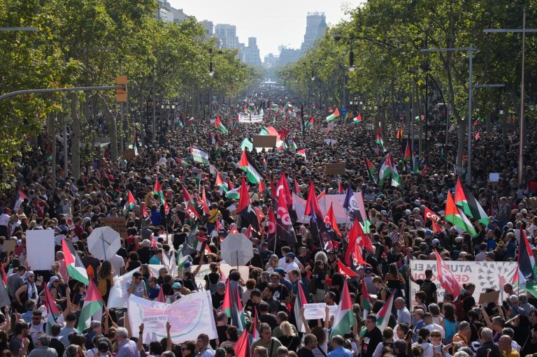 Thousands march in Barcelona as Spain, Italy and Portugal protest against Israel's war in Gaza | iNFOnews.ca