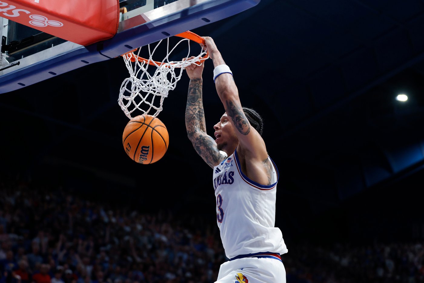 No. 9 Kansas beats top-ranked and previously undefeated Arizona 82-78 | iNFOnews.ca No. 9 Kansas beats top-ranked and previously undefeated Arizona 82-78 | iNFOnews.ca