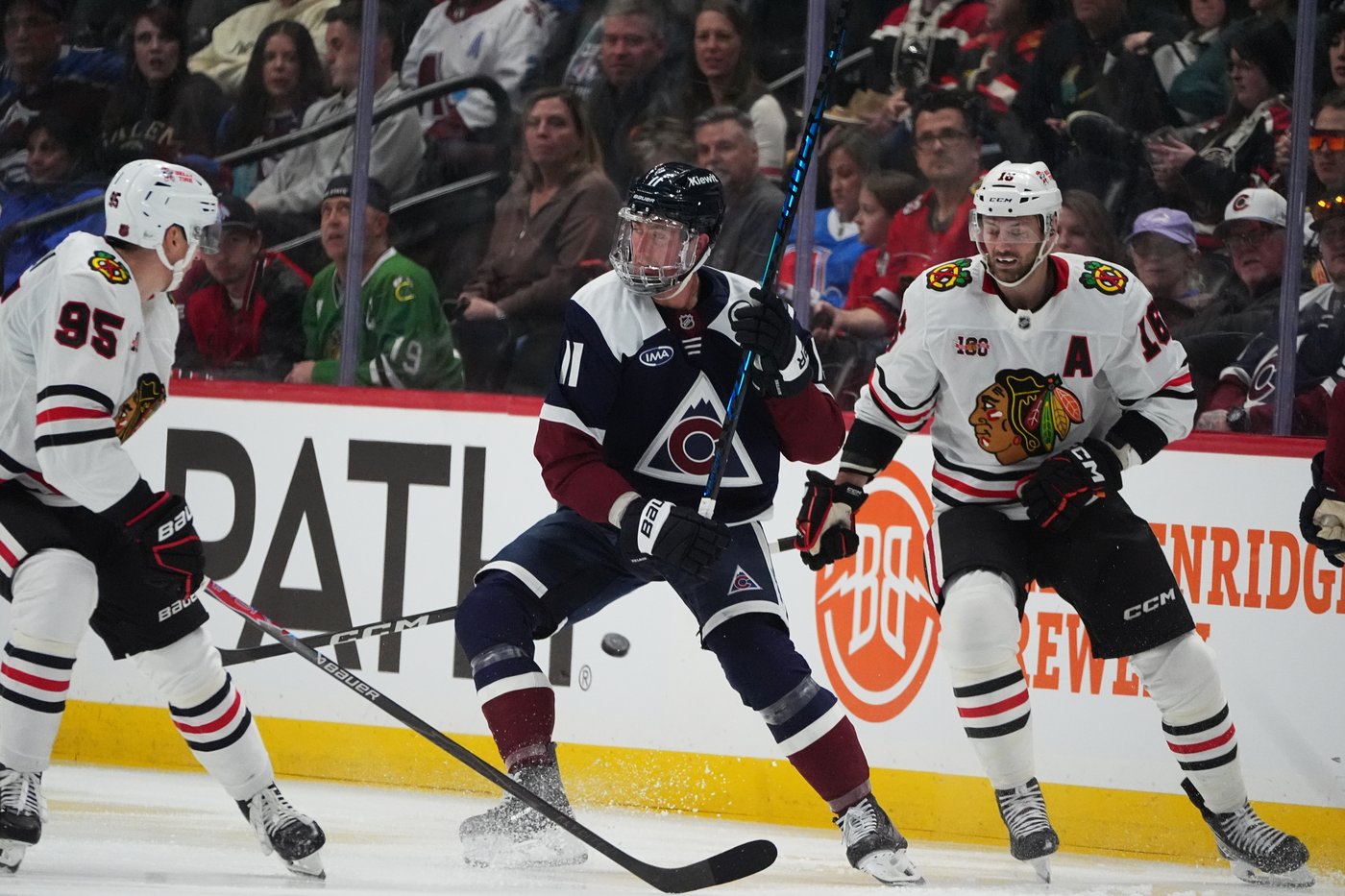 Makar scores 2 goals as NHL-leading Avalanche beat Blackhawks 3-1 | iNFOnews.ca Makar scores 2 goals as NHL-leading Avalanche beat Blackhawks 3-1 | iNFOnews.ca