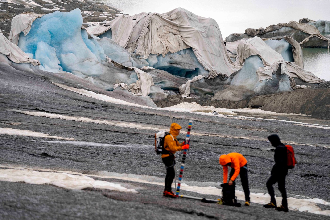 Swiss glaciers lose over 5% of ice volume in 2026 as heat waves, low winter snow accelerate thaw | iNFOnews.ca
