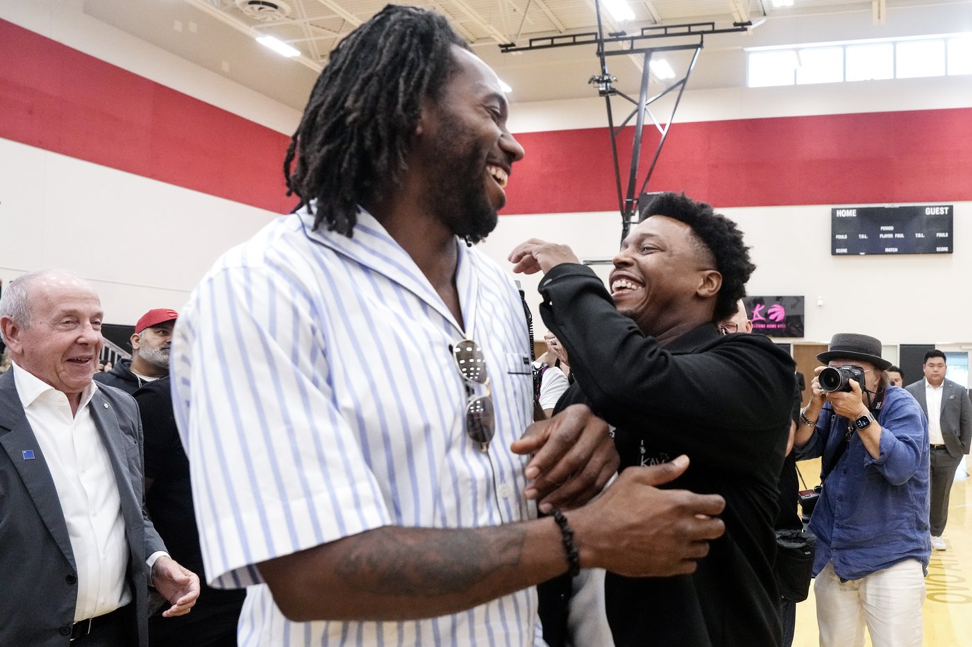 Toronto Raptors put Kawhi Leonard trade on hold pending NBA investigation | iNFOnews.ca