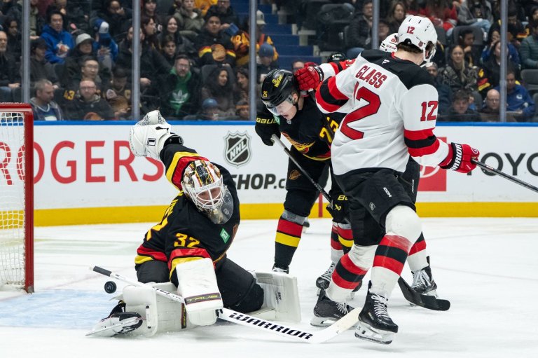 Glass scores twice as New Jersey Devils capture 5-4 victory over Vancouver Canucks | iNFOnews.ca