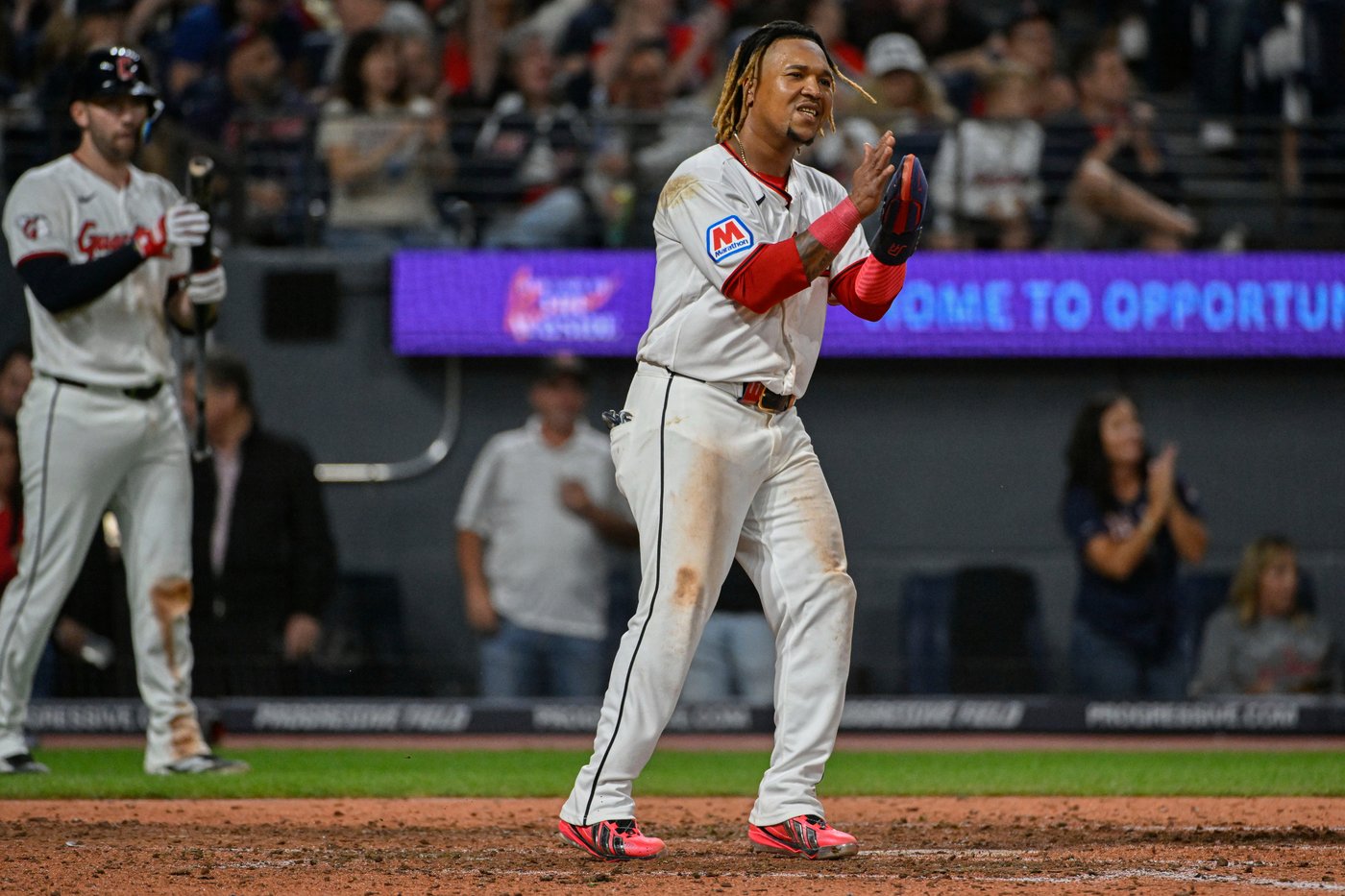 Martínez homers from both sides of the plate as Guardians beat Athletics to stay atop AL Central | iNFOnews.ca