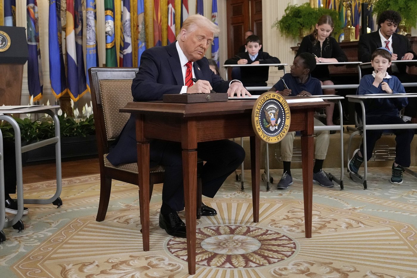 Trump orders a plan to dismantle the Education Department while keeping some core functions | iNFOnews.ca Trump orders a plan to dismantle the Education Department while keeping some core functions | iNFOnews.ca