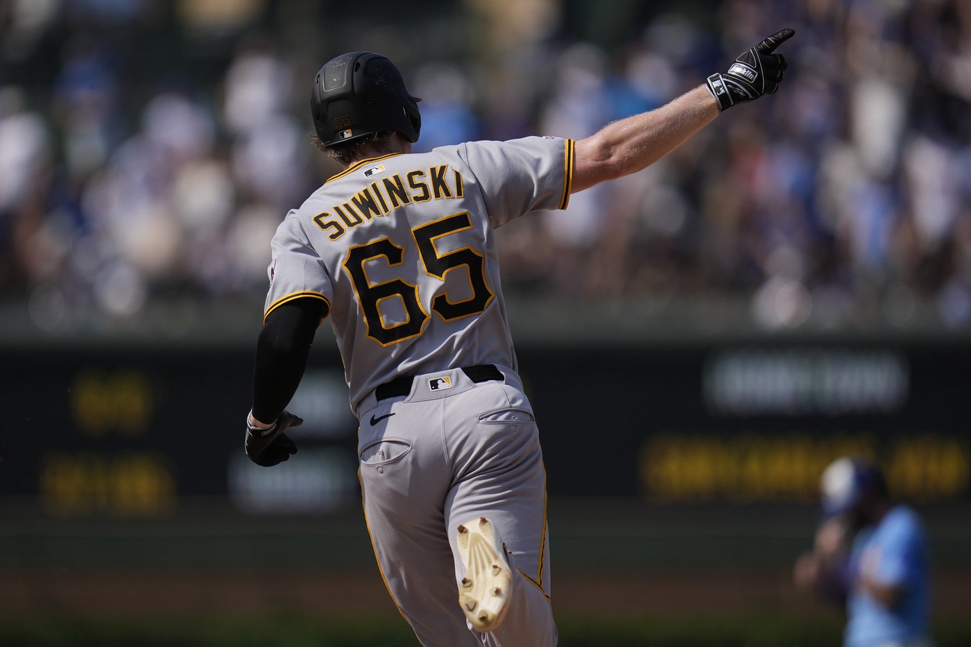 Jack Suwinski's tiebreaking homer in the 9th lifts Pirates over struggling Cubs 3-2 | iNFOnews.ca Jack Suwinski's tiebreaking homer in the 9th lifts Pirates over struggling Cubs 3-2 | iNFOnews.ca