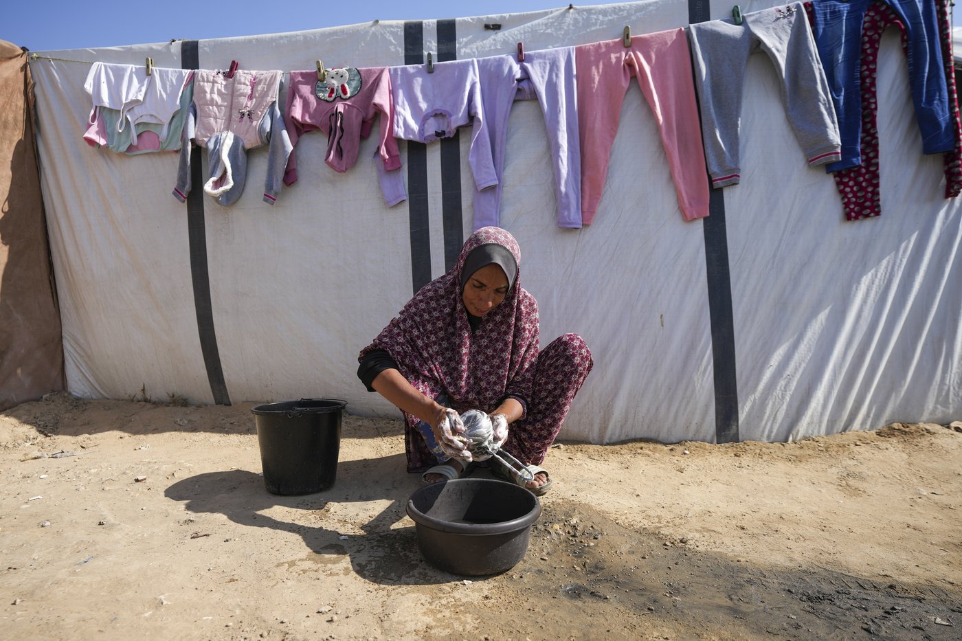 In Gaza's crowded tent camps, women wrestle with a life stripped of privacy | iNFOnews.ca
