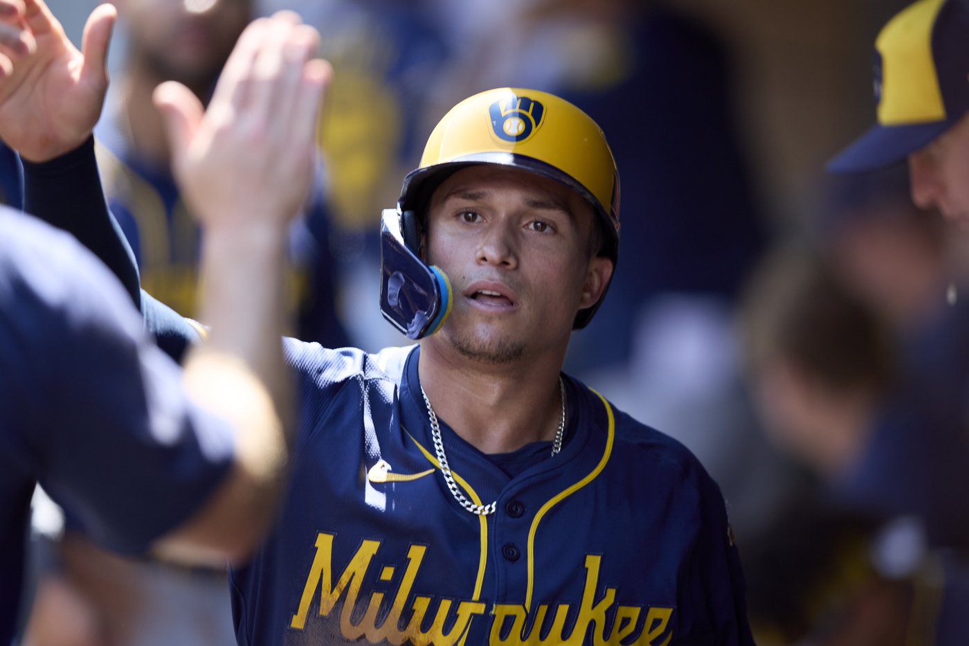 Brewers bang out 17 hits and beat the Mariners 10-2 while HR leader Cal Raleigh sits | iNFOnews.ca Brewers bang out 17 hits and beat the Mariners 10-2 while HR leader Cal Raleigh sits | iNFOnews.ca