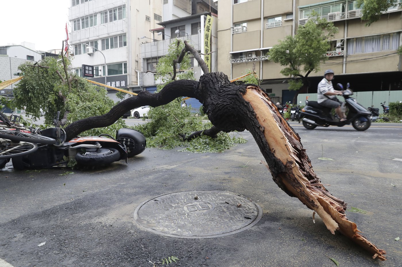 Work and travel resumes across Taiwan after Typhoon Krathon finally dissipates | iNFOnews.ca
