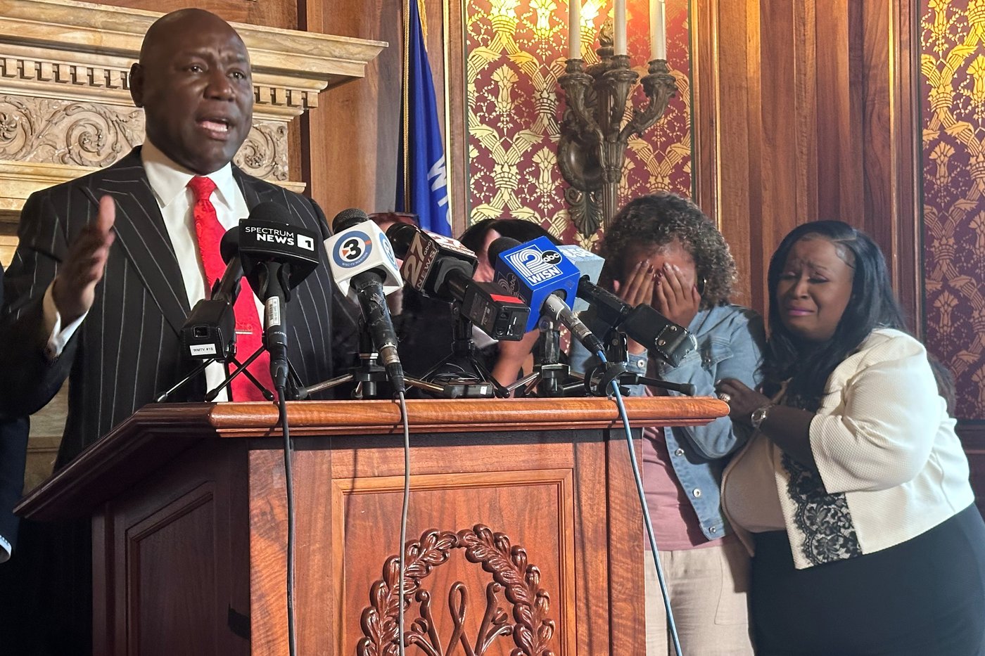 Wisconsin's capital city cancels signature events, grapples with fallout from police shooting | iNFOnews.ca