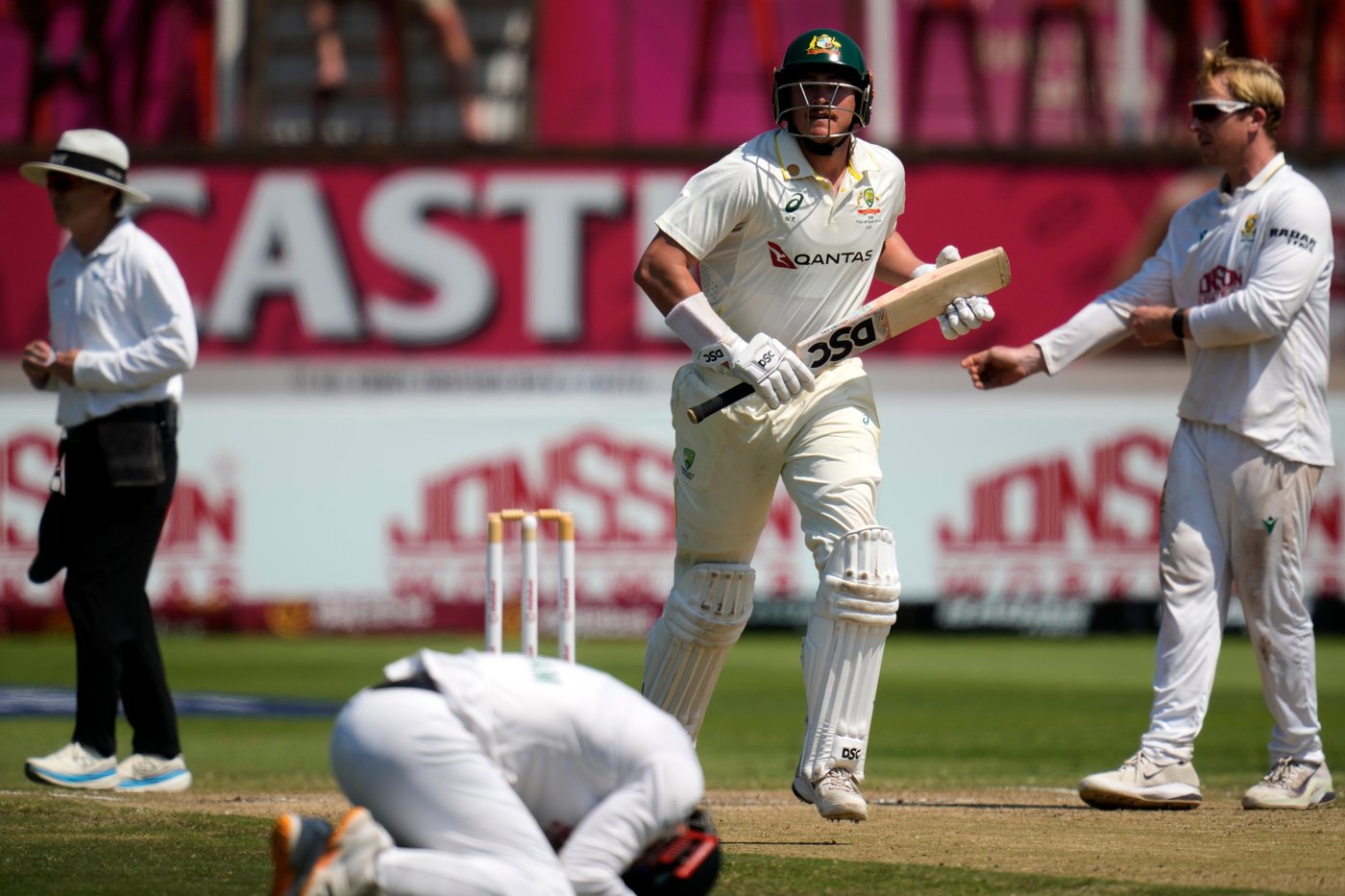 Australia sets 421-run target and South Africa struggling at 102-4 on Day 4 | iNFOnews.ca