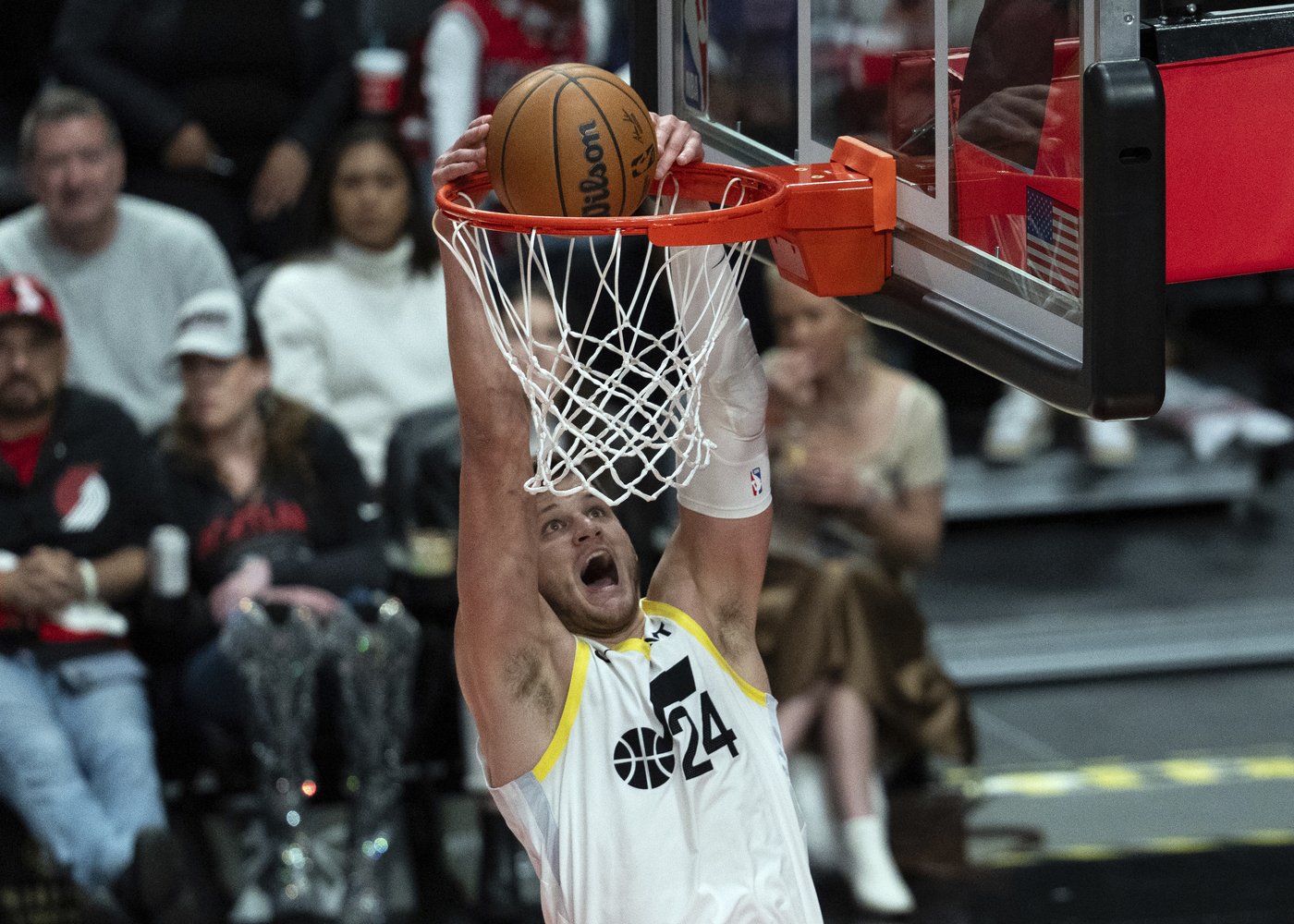 John Collins scores 20 points, Jazz snap 5-game skid with 141-99 victory over the Trail Blazers | iNFOnews.ca John Collins scores 20 points, Jazz snap 5-game skid with 141-99 victory over the Trail Blazers | iNFOnews.ca