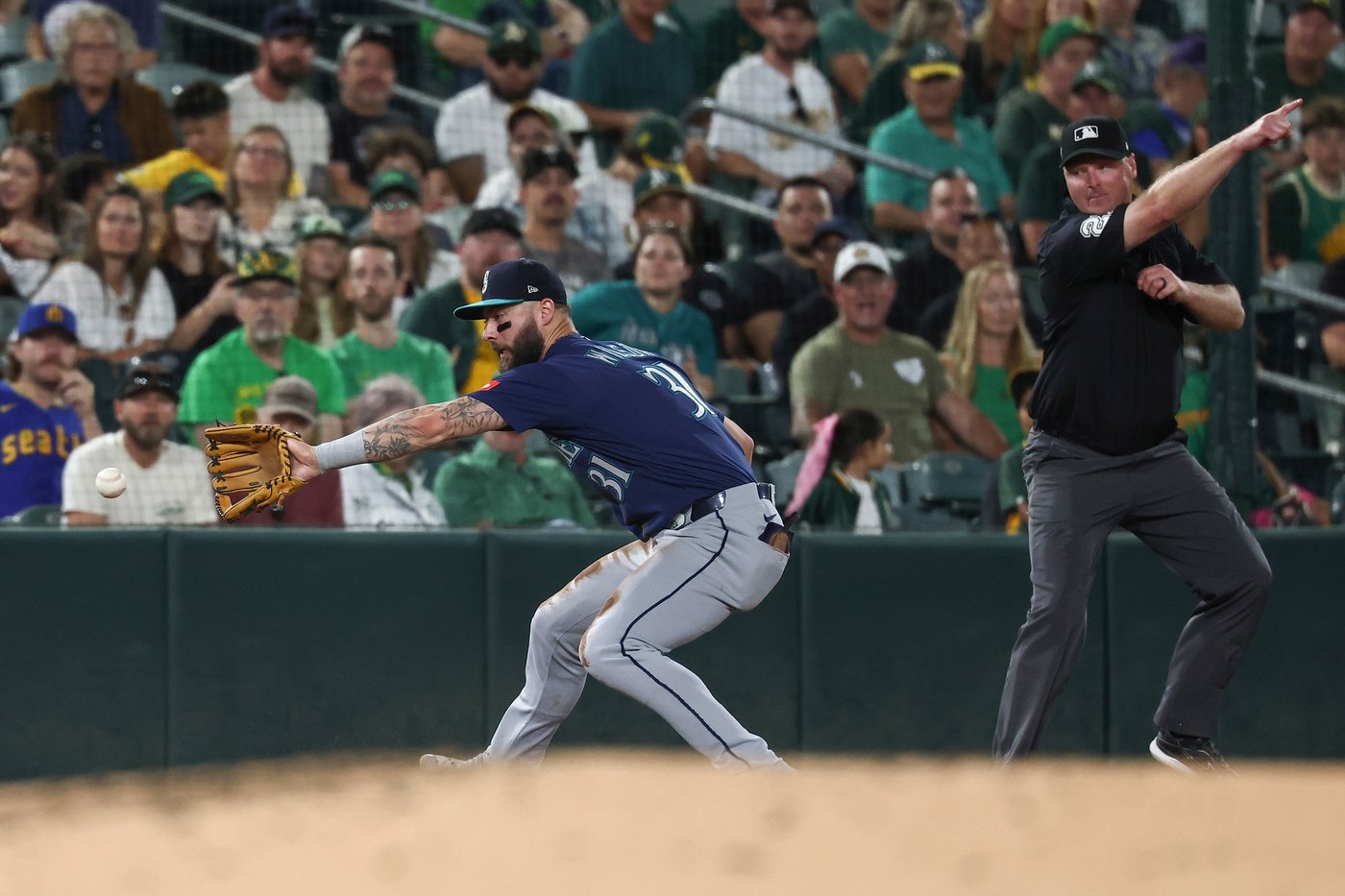 Donovan Walton hits a 10th-inning walk-off 2-run homer as the Athletics beat the Mariners 6-5 | iNFOnews.ca Donovan Walton hits a 10th-inning walk-off 2-run homer as the Athletics beat the Mariners 6-5 | iNFOnews.ca