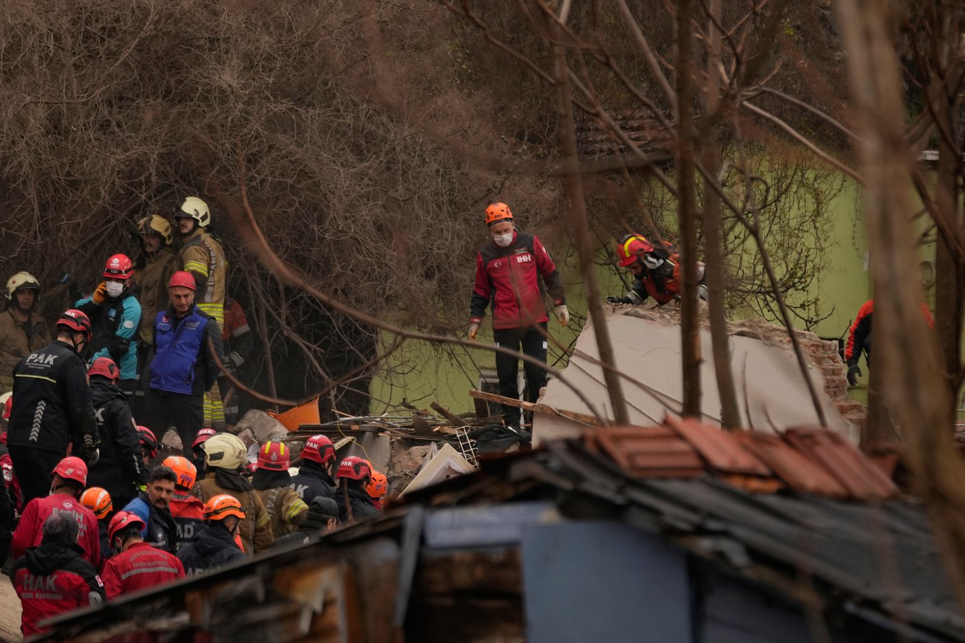 1 dead in Istanbul after gas explosion collapses 2 buildings | iNFOnews.ca