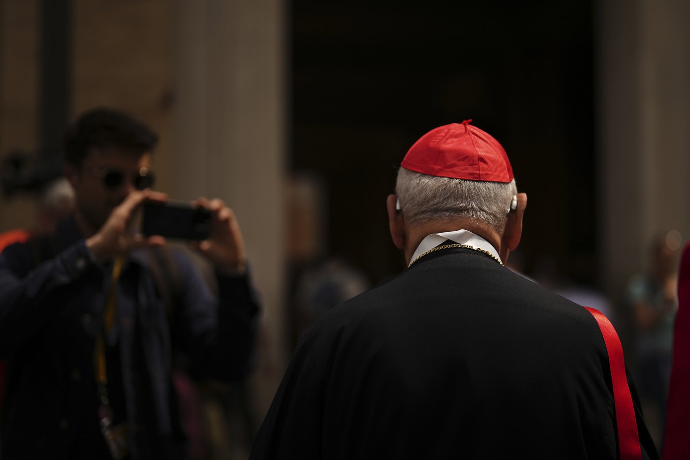 Ahead of the conclave, Vatican staff vow secrecy under threat of excommunication | iNFOnews.ca