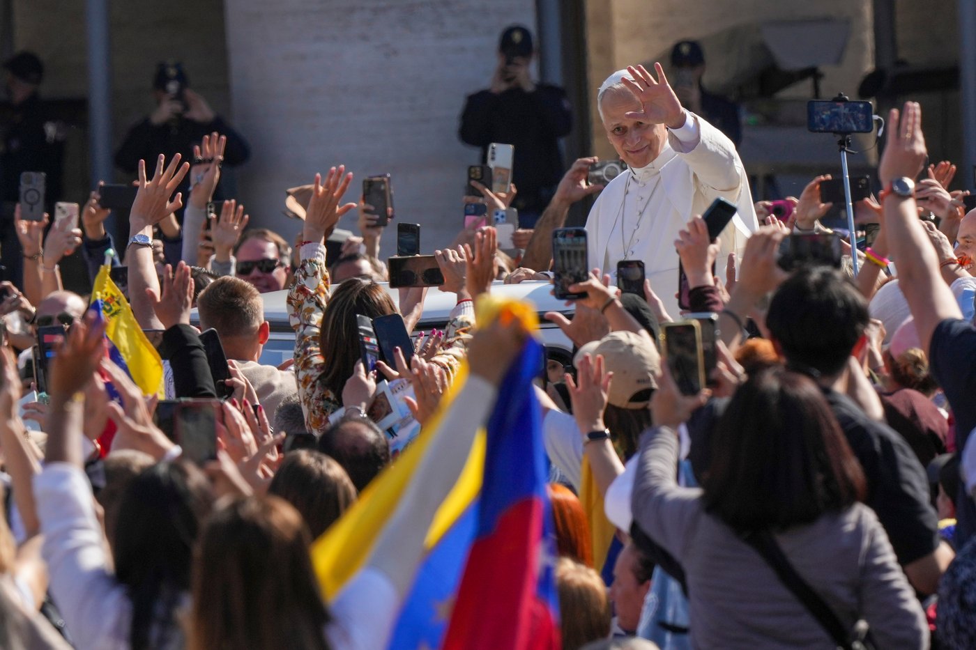 Pope gives Venezuela reason to celebrate by canonizing its beloved 'doctor of the poor' as 1st saint | iNFOnews.ca Pope gives Venezuela reason to celebrate by canonizing its beloved 'doctor of the poor' as 1st saint | iNFOnews.ca