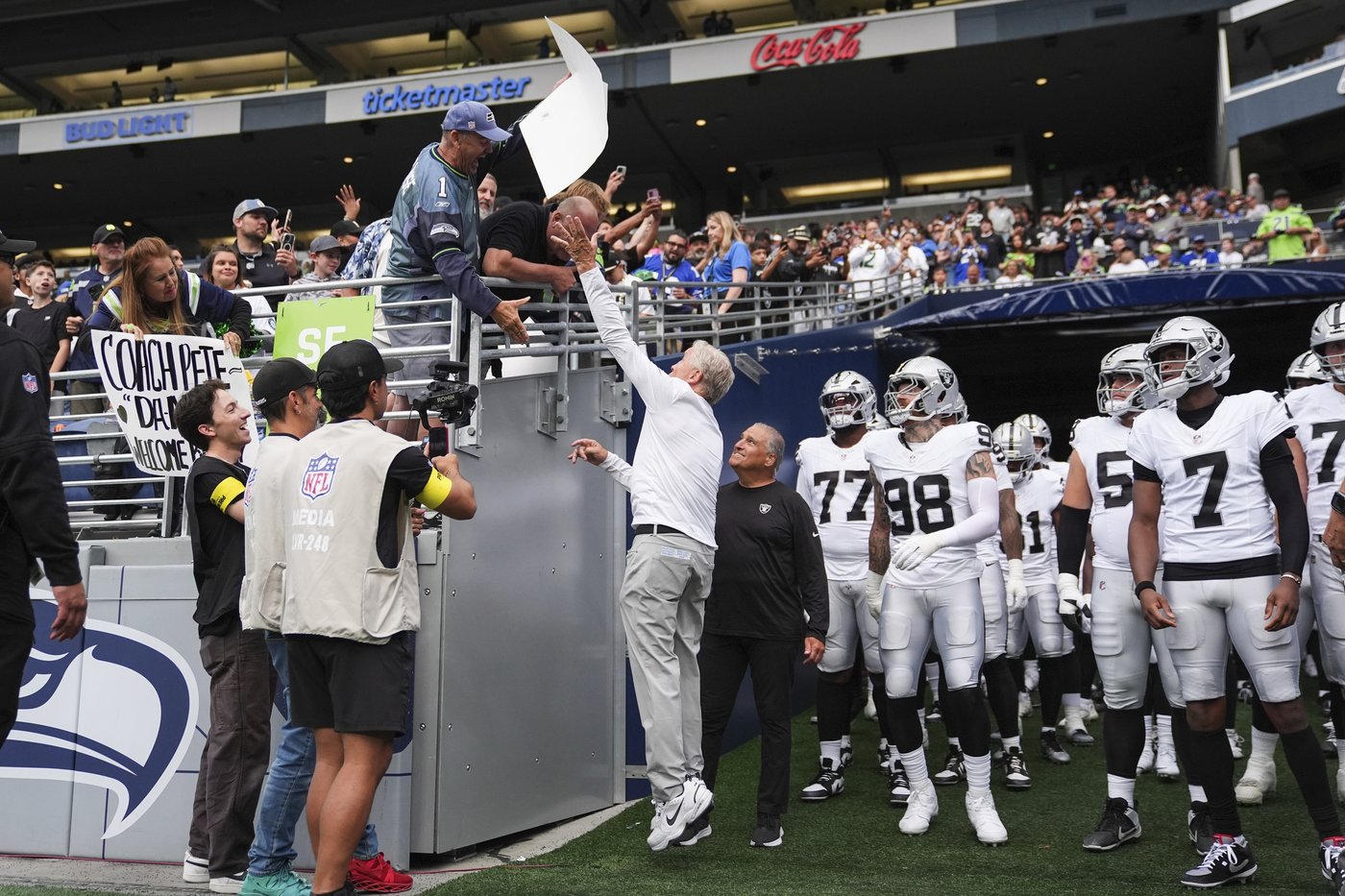 Pete Carroll, Geno Smith return to Seattle with Raiders | iNFOnews.ca Pete Carroll, Geno Smith return to Seattle with Raiders | iNFOnews.ca