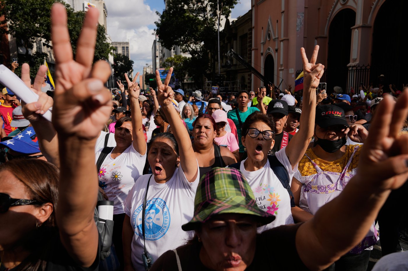 Photos of Venezuela the day after US forces captured President Nicolás Maduro | iNFOnews.ca