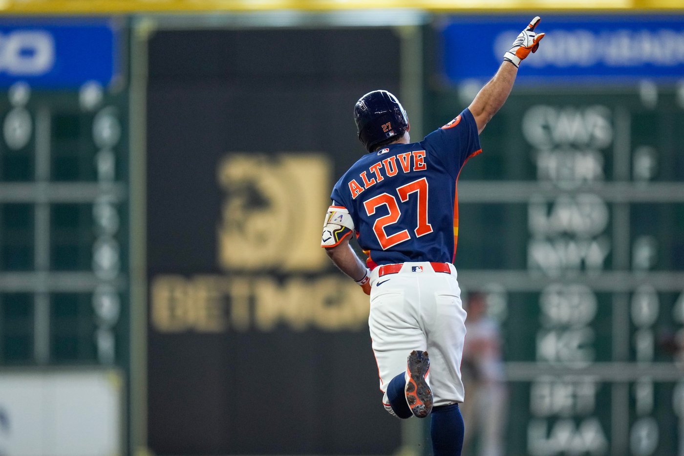 Young shines over 7 innings as the Orioles stretch their win streak to 7 with a 5-2 win | iNFOnews.ca