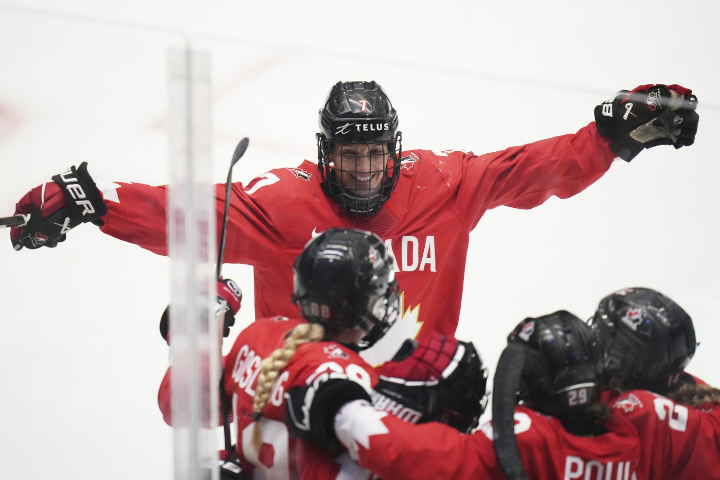 Canada’s women’s hockey team tops Switzerland 4-0; Maltais reaches podium | iNFOnews.ca