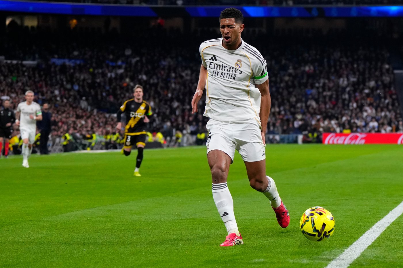 Real Madrid's Jude Bellingham leaves game after 10 minutes with hamstring injury | iNFOnews.ca