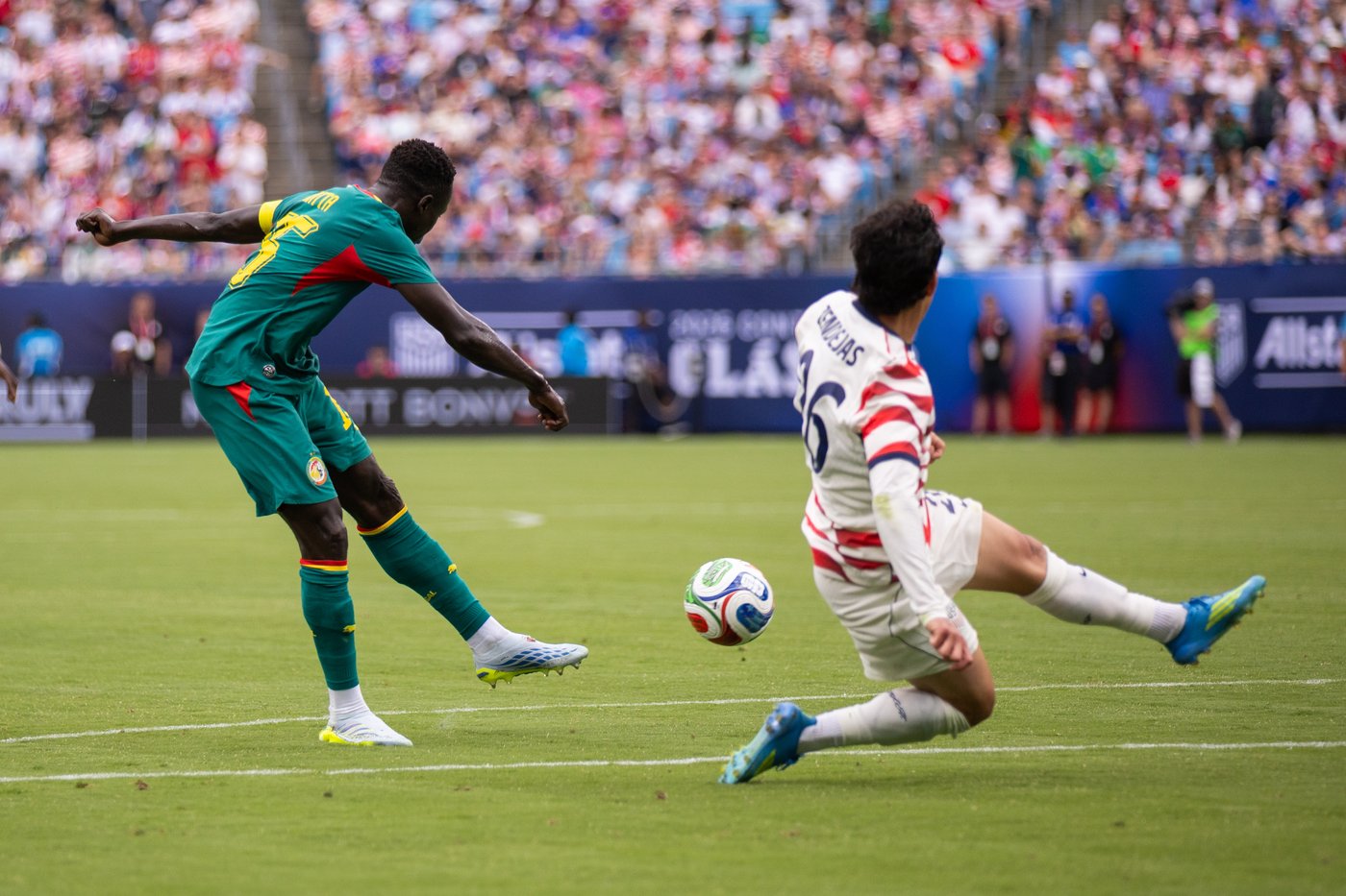 Now watch this: US coach Mauricio Pochettino turns to laptop in-game during match with Senegal | iNFOnews.ca