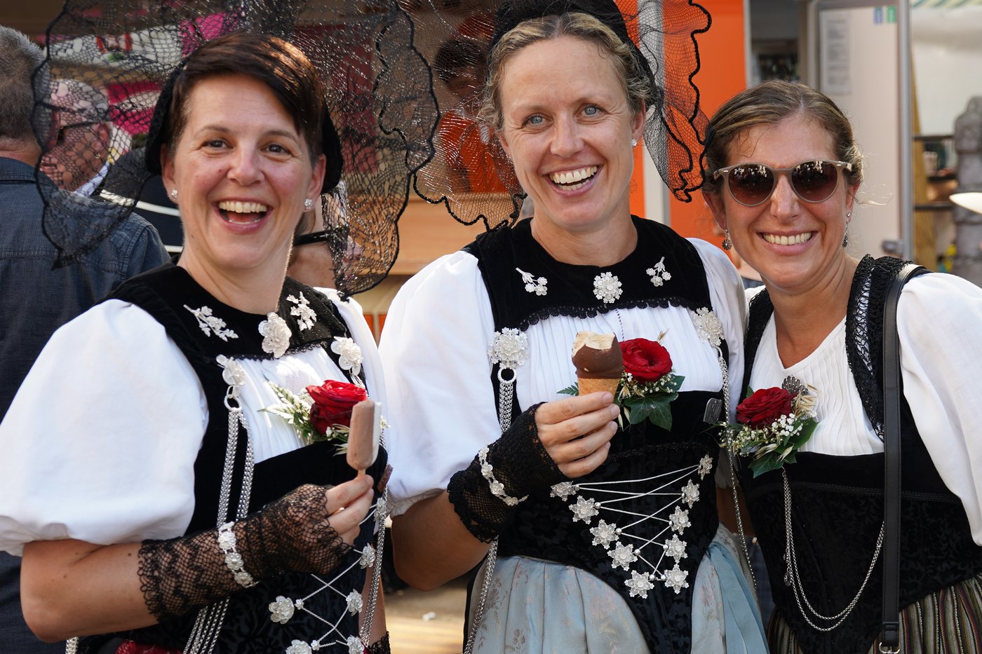 Heat forces yodelers at annual Swiss festival to sing in fountains | iNFOnews.ca Heat forces yodelers at annual Swiss festival to sing in fountains | iNFOnews.ca