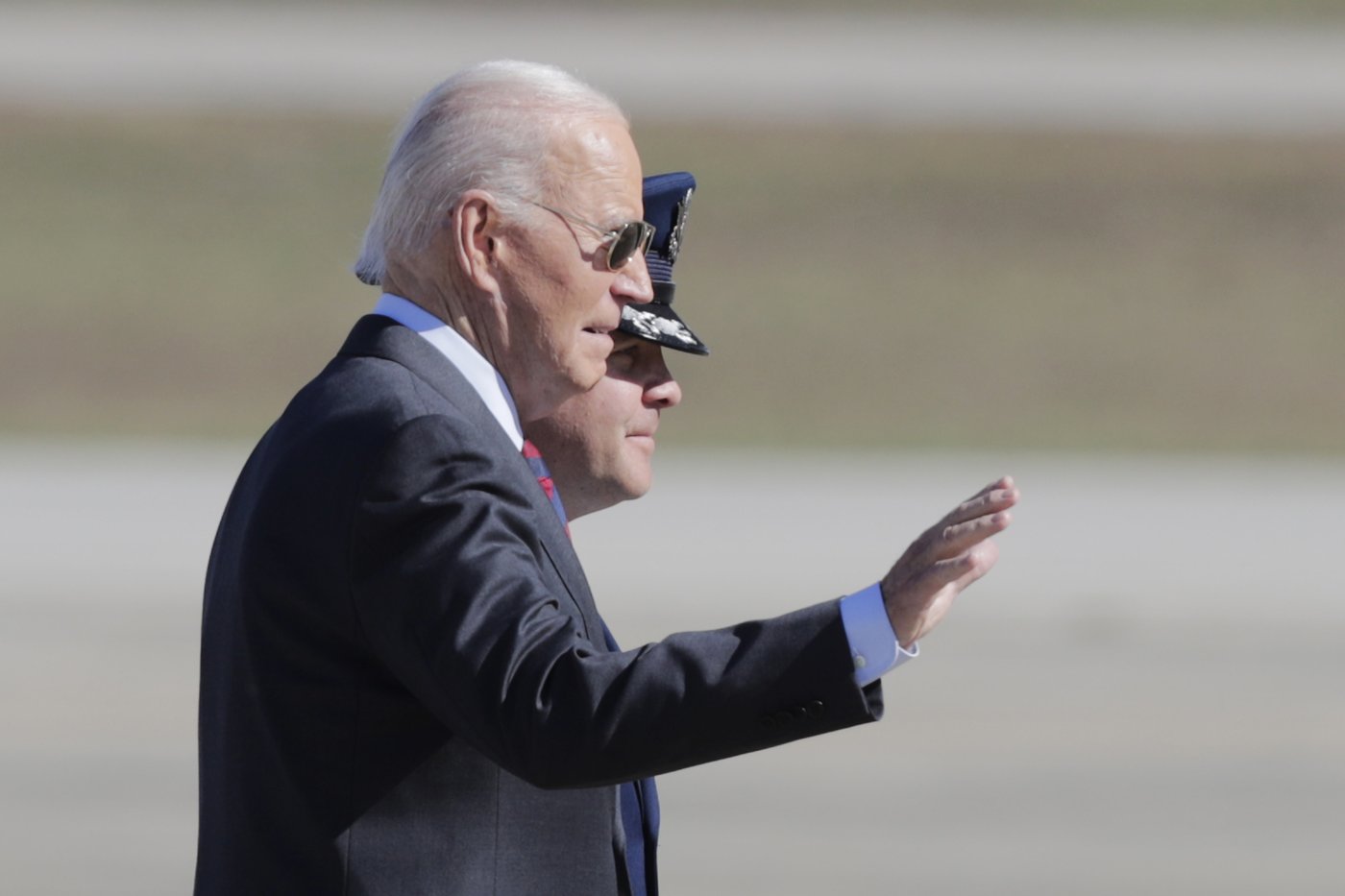 Biden and Bernie Sanders highlight lower prescription drug costs in New Hampshire stop | iNFOnews.ca