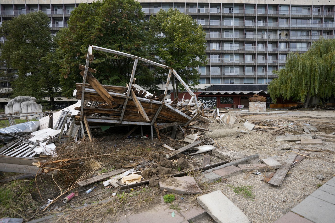 Belgrade's landmark Hotel Yugoslavia faces likely demolition, with many opposed | iNFOnews.ca