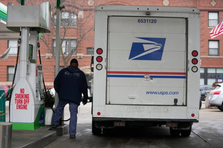 Bureau plans to use mail carriers in census test already facing criticism | iNFOnews.ca