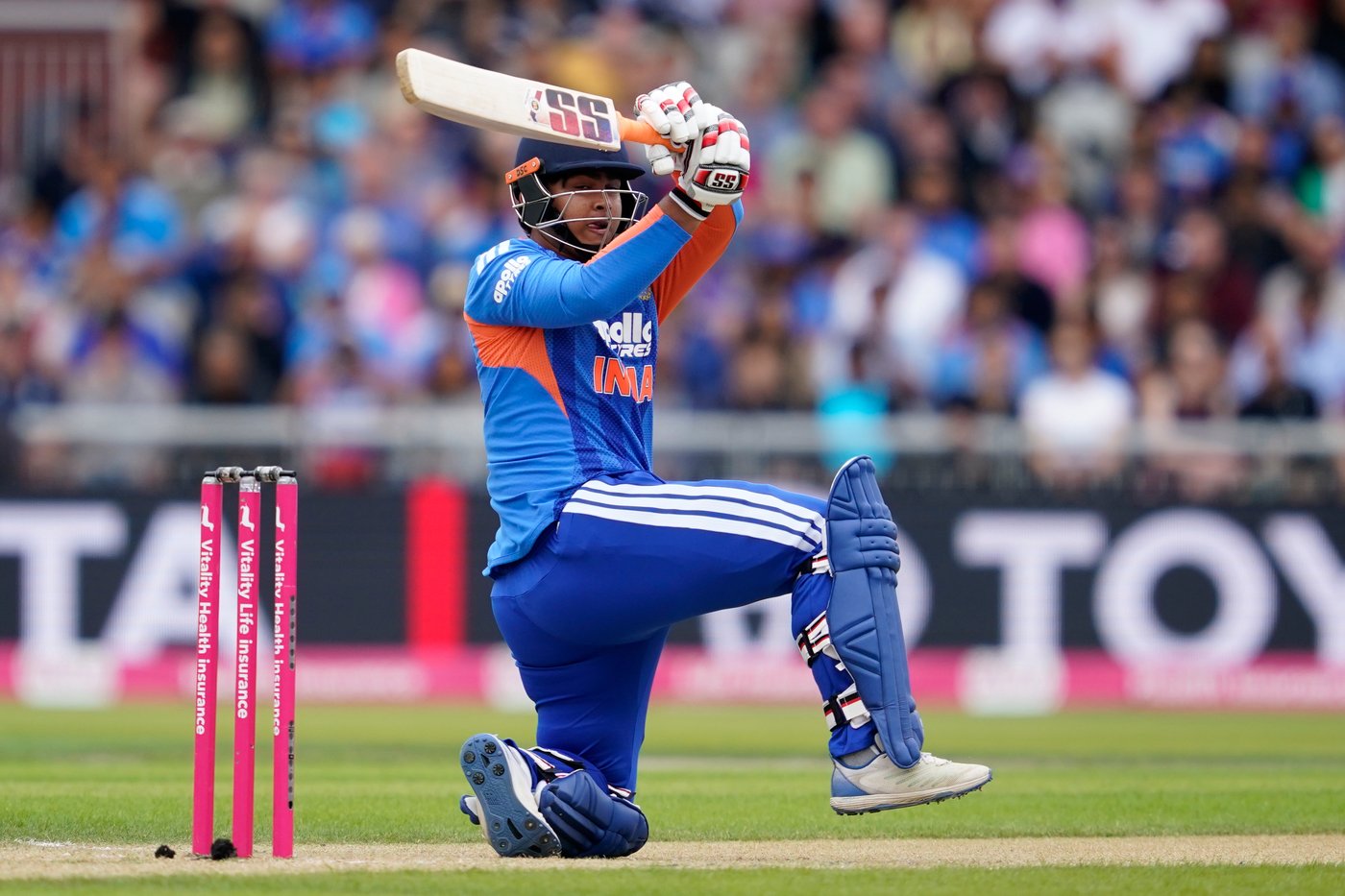 England beats India in 2nd T20 despite debut by 15-year-old Sooryavanshi | iNFOnews.ca