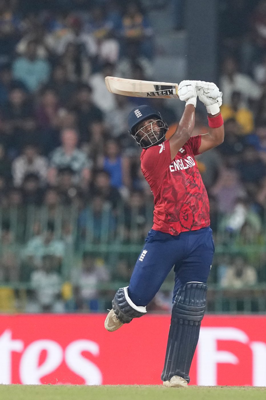 England comeback win against NZ gives Pakistan last shot at T20 World Cup semifinals | iNFOnews.ca England comeback win against NZ gives Pakistan last shot at T20 World Cup semifinals | iNFOnews.ca