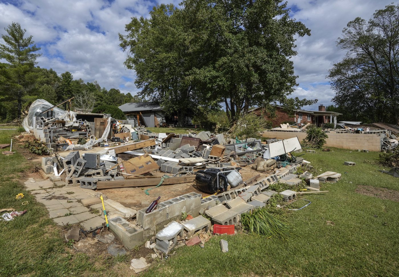 Biden estimates recovery could cost billions ahead of visit to Helene-raved Carolinas | iNFOnews.ca Biden estimates recovery could cost billions ahead of visit to Helene-raved Carolinas | iNFOnews.ca