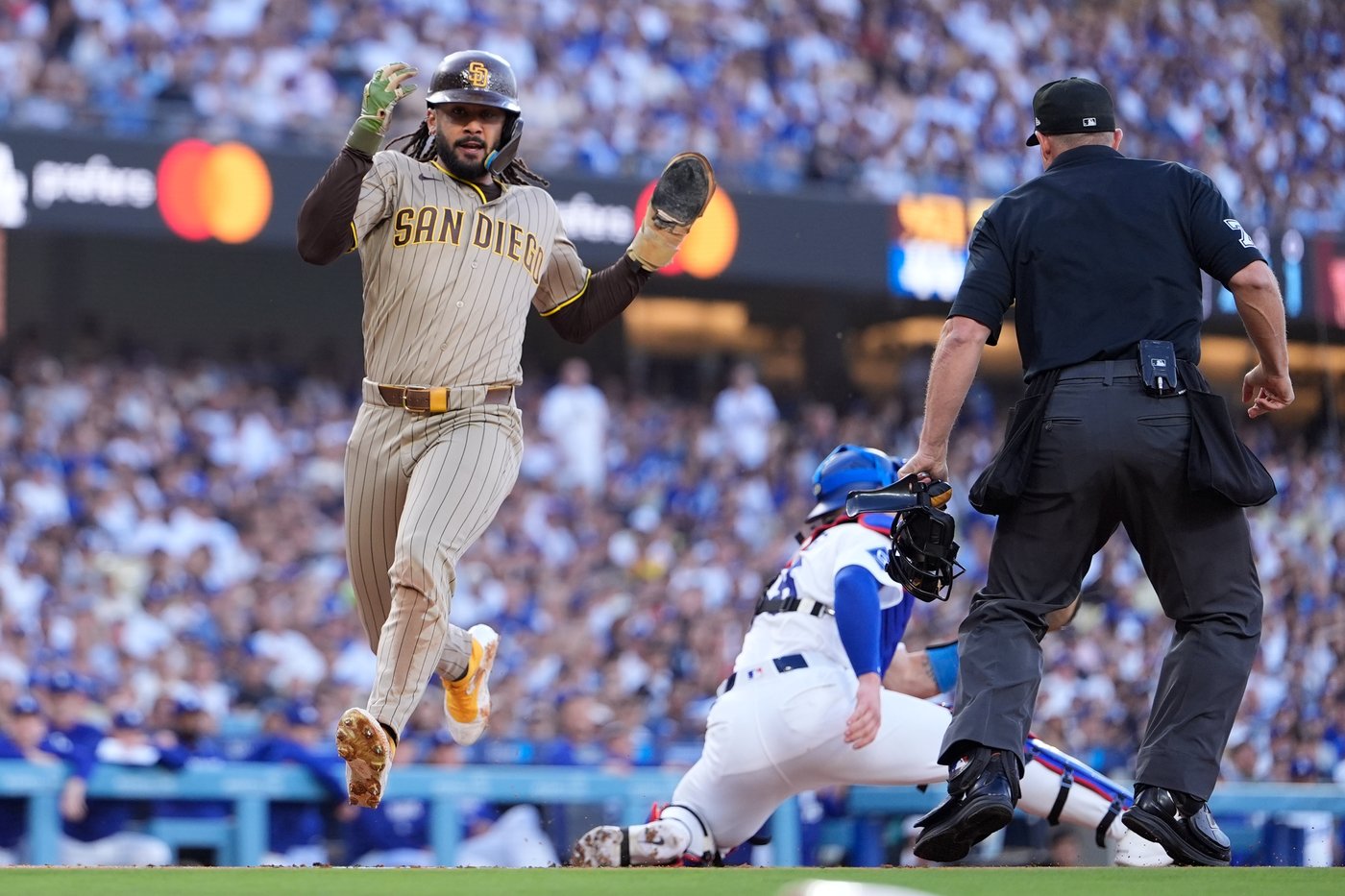 Teoscar Hernández’s 7th-inning grand slam sparks another Dodgers rally vs Padres | iNFOnews.ca