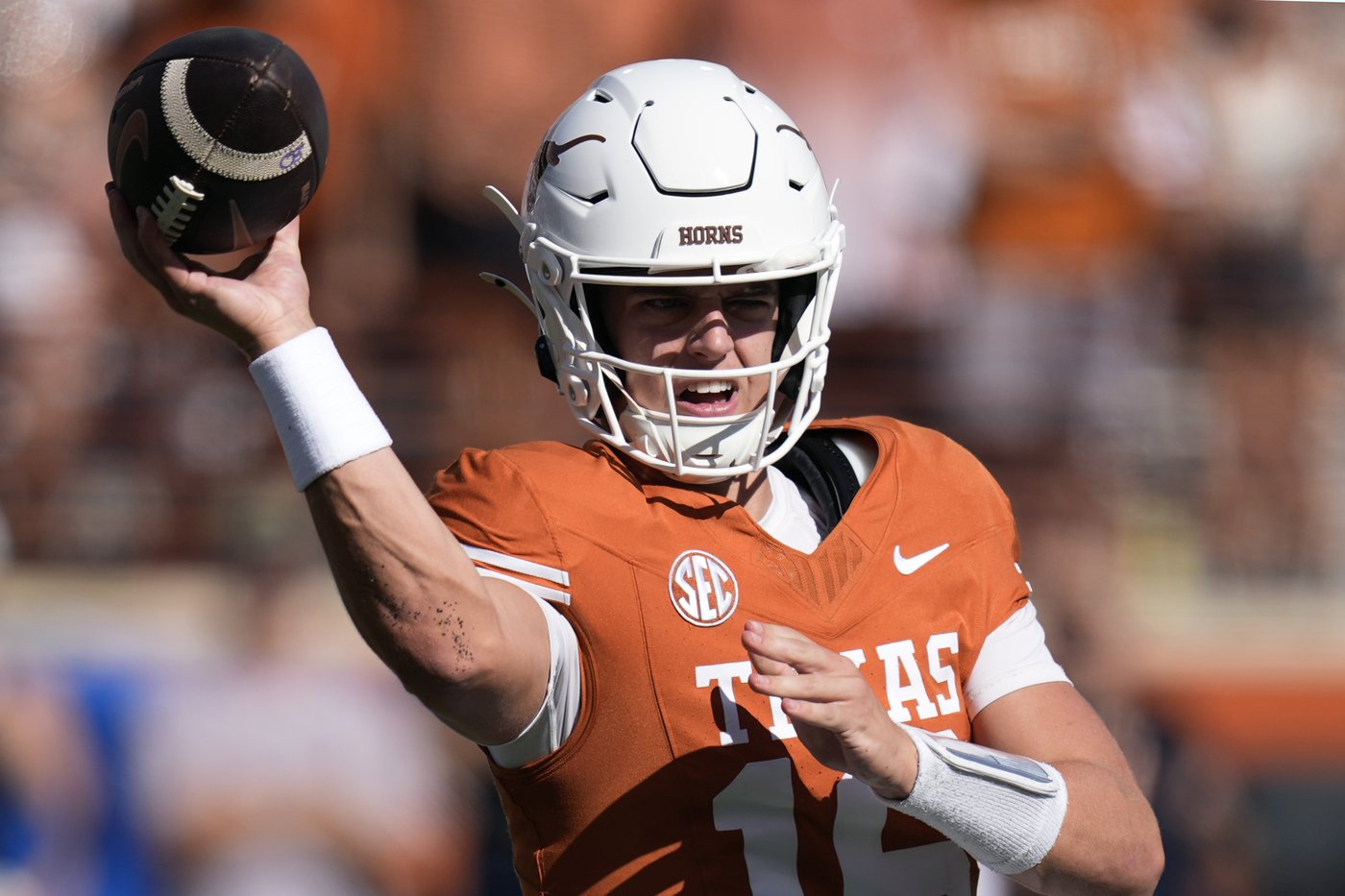 Manning leads No. 1 Texas over Mississippi State as Longhorns earn first SEC victory 35-13 | iNFOnews.ca Manning leads No. 1 Texas over Mississippi State as Longhorns earn first SEC victory 35-13 | iNFOnews.ca