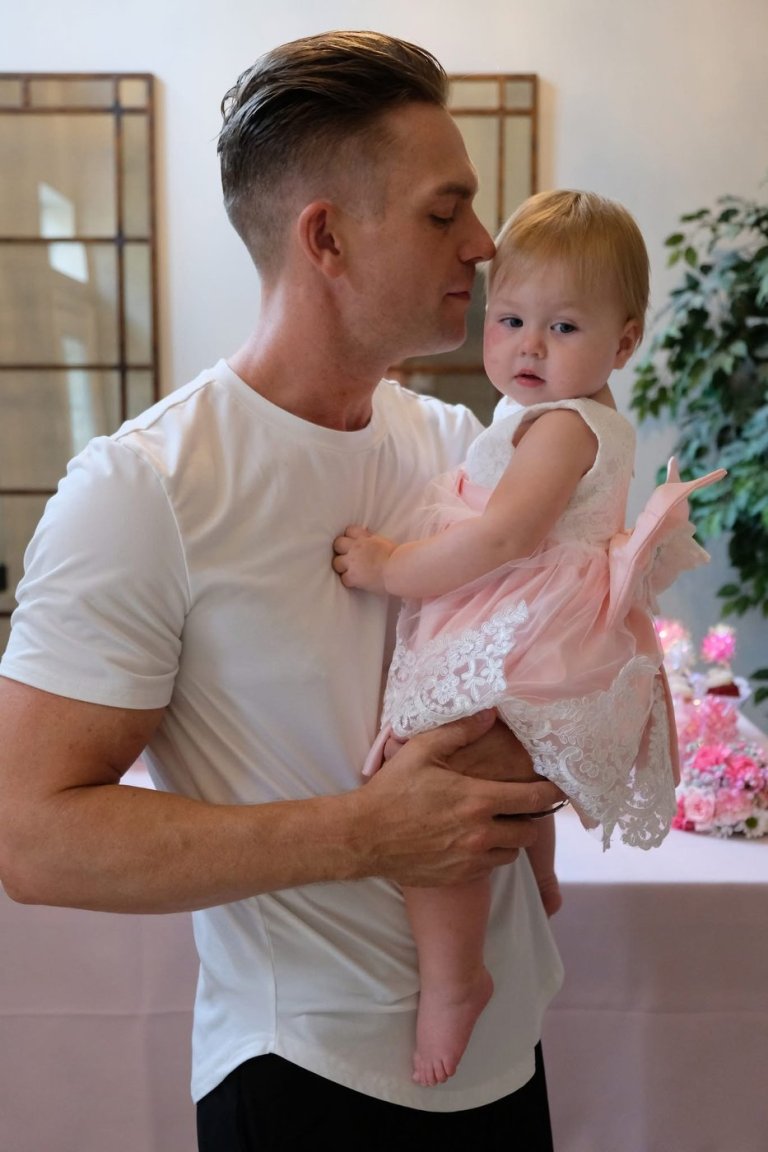 Canadian father enduring cold, poor food and water in Texas ICE detention centre | iNFOnews.ca