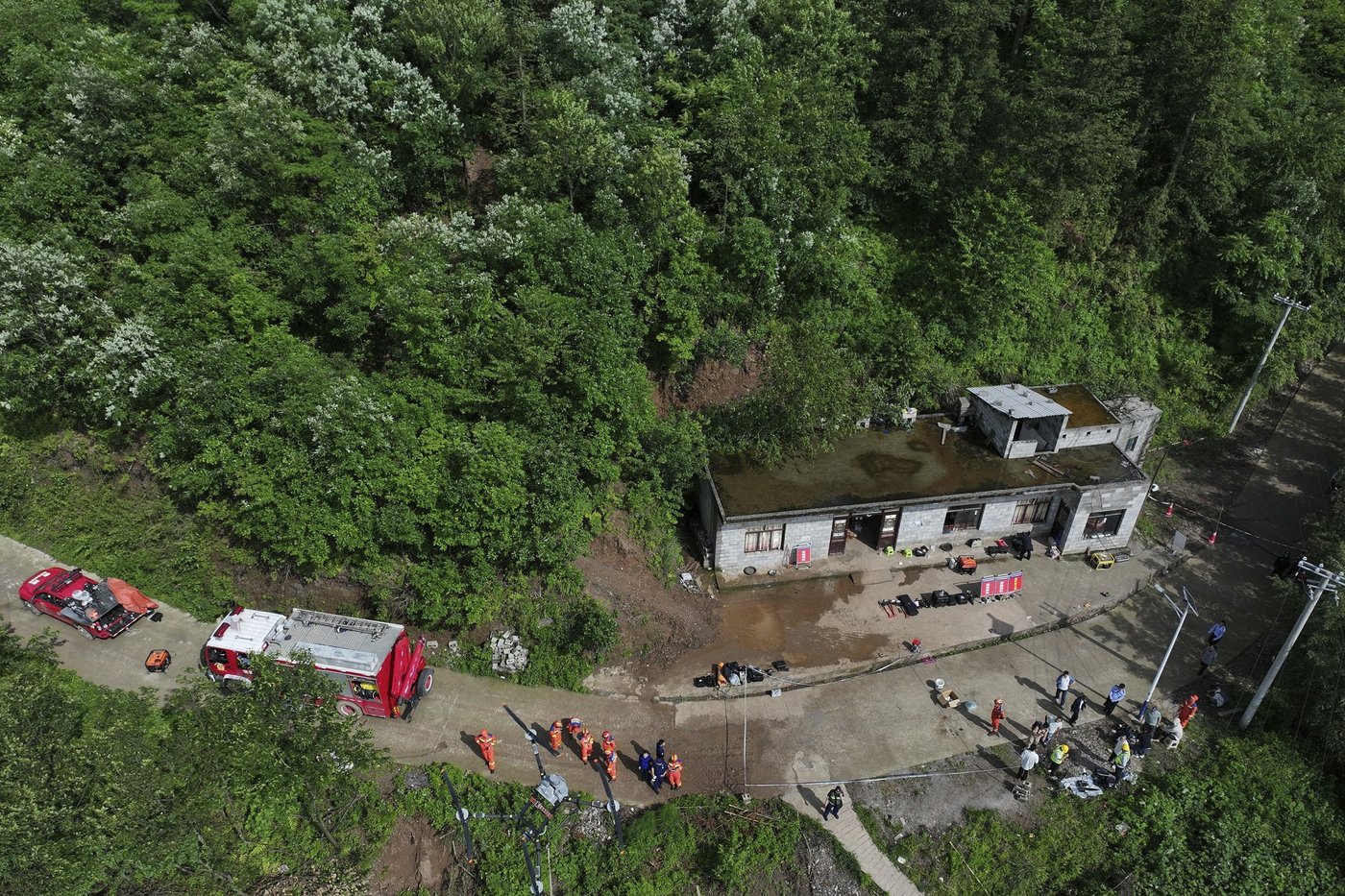 4 dead and 17 trapped in landslides in southwestern China | iNFOnews.ca