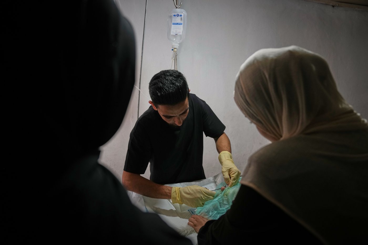 Photos of a rare veterinary clinic still open in war-battered Gaza | iNFOnews.ca